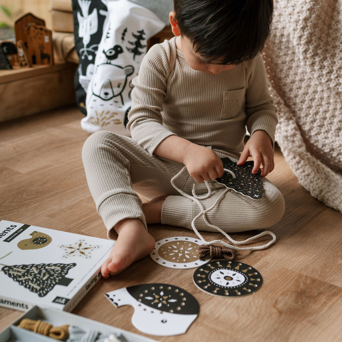 Festive Fun Lacing Ornaments Christmas Leo Paper   